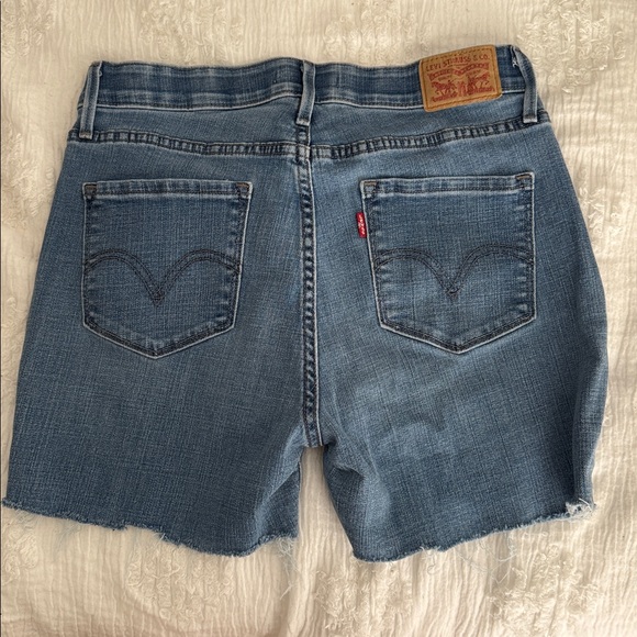Levi's Classic Blue Jean Shorts - Picture 1 of 6
